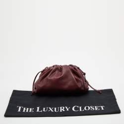 مملوكة مسبقًا Bottega Veneta Burgundy Leather Mini The Pouch Bag