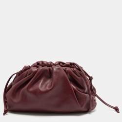 مملوكة مسبقًا Bottega Veneta Burgundy Leather Mini The Pouch Bag