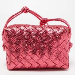 مملوكة مسبقًا Bottega Veneta Red Intrecciato Foil Leather Mini Loop Camera Crossbody Bag