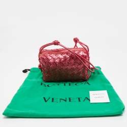مملوكة مسبقًا Bottega Veneta Red Intrecciato Foil Leather Mini Loop Camera Crossbody Bag