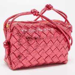 مملوكة مسبقًا Bottega Veneta Red Intrecciato Foil Leather Mini Loop Camera Crossbody Bag