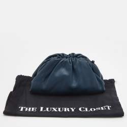 مملوكة مسبقًا Bottega Veneta Dark Blue Leather Mini The Pouch Bag