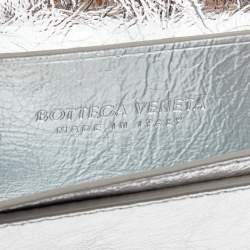 مملوكة مسبقًا Bottega Veneta Silver Intrecciato Leather Flap Card Case