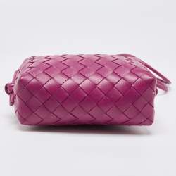 Pre Owned حقيبة كروس بوتيغا فينيتا ميني لوب كاميرا جلد إنترشياتو عنابي