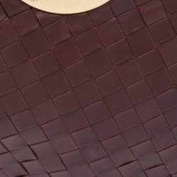 مملوكة مسبقًا Bottega Veneta Burgundy Intrecciato Leather BV Round Rim Clutch