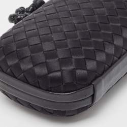 مملوكة مسبقًا Bottega Veneta Black Intrecciato Satin and Leather Knot Clutch