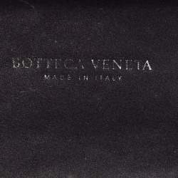 مملوكة مسبقًا Bottega Veneta Black Intrecciato Satin and Leather Knot Clutch