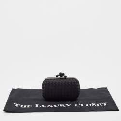 مملوكة مسبقًا Bottega Veneta Black Intrecciato Satin and Leather Knot Clutch