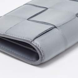 مملوكة مسبقًا Bottega Veneta Grey Intrecciato Leather Bifold Zip Wallet