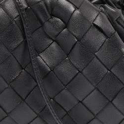 مملوكة مسبقًا Bottega Veneta Black Intrecciato Leather Mini The Pouch Bag