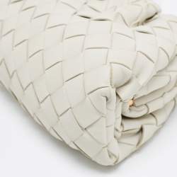 مملوكة مسبقًا Bottega Veneta Off White Intrecciato Leather Mini The Pouch Bag