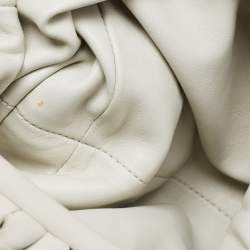 مملوكة مسبقًا Bottega Veneta Off White Intrecciato Leather Mini The Pouch Bag