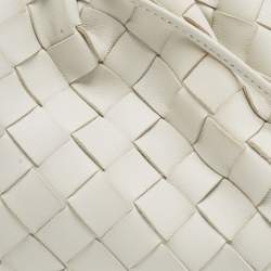 مملوكة مسبقًا Bottega Veneta Off White Intrecciato Leather Mini The Pouch Bag
