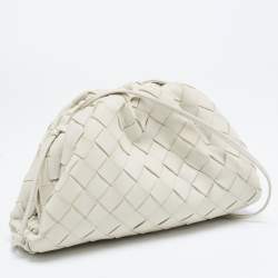 مملوكة مسبقًا Bottega Veneta Off White Intrecciato Leather Mini The Pouch Bag