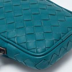 Pre Owned Bottega Veneta Green Intrecciato Leather Zip Strap Pouch