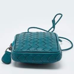 Pre Owned Bottega Veneta Green Intrecciato Leather Zip Strap Pouch