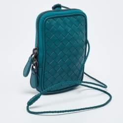Pre Owned Bottega Veneta Green Intrecciato Leather Zip Strap Pouch