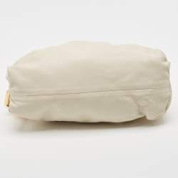 مملوكة مسبقًا Bottega Veneta Off White Leather The Chain Pouch Bag