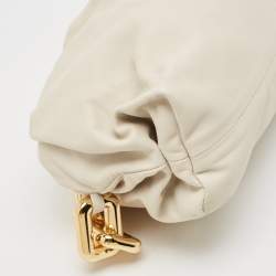 مملوكة مسبقًا Bottega Veneta Off White Leather The Chain Pouch Bag