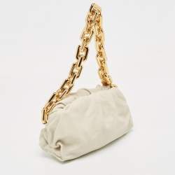 مملوكة مسبقًا Bottega Veneta Off White Leather The Chain Pouch Bag