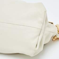 مملوكة مسبقًا Bottega Veneta Off White Leather The Chain Pouch Bag