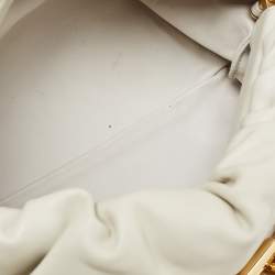 مملوكة مسبقًا Bottega Veneta Off White Leather The Chain Pouch Bag
