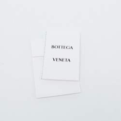 مملوكة مسبقًا Bottega Veneta Off White Leather The Chain Pouch Bag