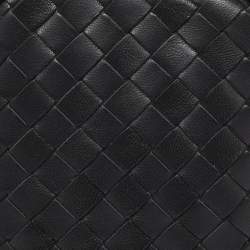 Pre Owned Bottega Veneta Black Intrecciato Leather Zip Strap Pouch