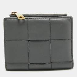 مملوكة مسبقًا محفظة بوتيغا فينيتا كاسيتا جلد إنترشياتو بنفسجي فاتح