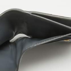 مملوكة مسبقًا محفظة بوتيغا فينيتا كاسيتا جلد إنترشياتو بنفسجي فاتح