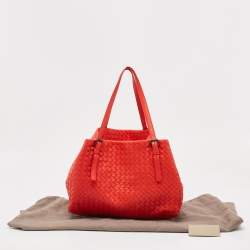 مملوكة مسبقًا Bottega Veneta Red Intrecciato Leather Cesta Bag