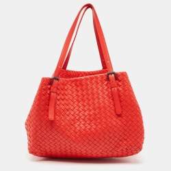 مملوكة مسبقًا Bottega Veneta Red Intrecciato Leather Cesta Bag