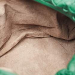 مملوكة مسبقًا Bottega Veneta Green Intrecciato Leather Large Veneta Hobo