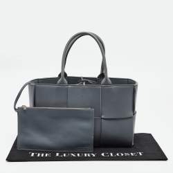 Pre Owned Bottega Veneta Ash Blue Intrecciato Leather Medium Arco Tote