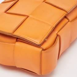 Pre Owned حقيبة كتف بوتيغا فينيتا كاسيت جلد أنترشياتو أخضر لامع