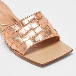 مملوكة مسبقًا Bottega Veneta Rose Gold Intrecciato Leather Slide Sandals Size 39