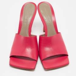 مملوكة مسبقًا Bottega Veneta Red Leather Slide Sandals Size 38.5