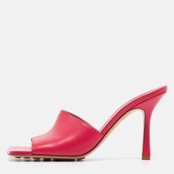 مملوكة مسبقًا Bottega Veneta Red Leather Slide Sandals Size 38.5