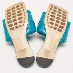 مملوكة مسبقًا Bottega Veneta Blue Woven Leather Lido Slide Flats Size 35.5