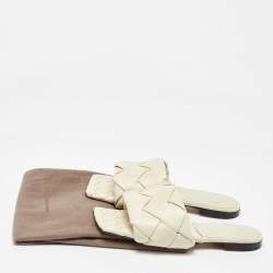 مملوكة  مسبقًا Bottega Veneta White Intrecciato Leather Lido Flat Slides Size 37