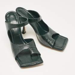 مملوكة مسبقًا Bottega Veneta Green Leather Toe Ring Slide Sandals Size 38.5