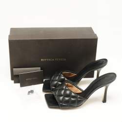 مملوكة مسبقًا Bottega Veneta Black Leather Lido Slide Sandals Size 39.5