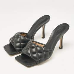 مملوكة مسبقًا Bottega Veneta Black Leather Lido Slide Sandals Size 39.5