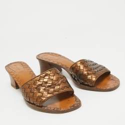 مملوكة مسبقًا Bottega Veneta Metallic Intrecciato Leather Ravello Slide Sandals Size 40.5