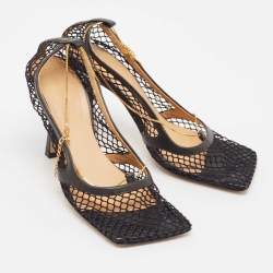 مملوكة مسبقًا Bottega Veneta Black Mesh and Leather Stretch Pumps Size 38