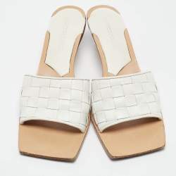 مملوكة مسبقًا Bottega Veneta White Intrecciato Leather Slide Sandals Size 39