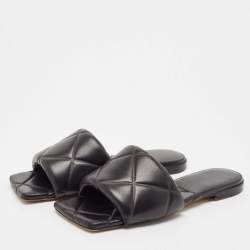 مملوكة مسبقًا Bottega Veneta Black Leather Lido Flat Slides Size 38