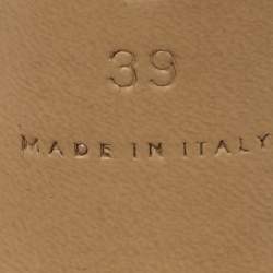 مملوكة مسبقًا صندل بوتيغا فينيتا جلد بيج مفتوح من الأمام مربع مقاس 39