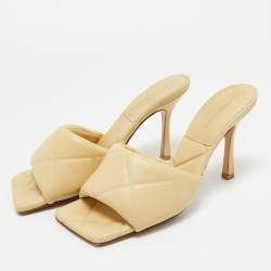 Pre Owned Bottega Veneta Beige Quilted Leather Lido Slide Sandals Size 39.5