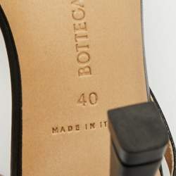 مملوكة مسبقًا صندل بوتيغا فينيتا جلد أسود مربع برباط للكاحل بمقاس 38